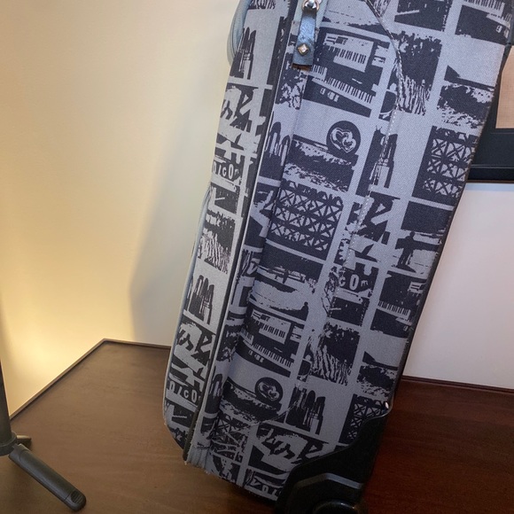 Volcom Roller, Overhead Travel Bag, Gray w/ Volcom Logos - Picture 5 of 12